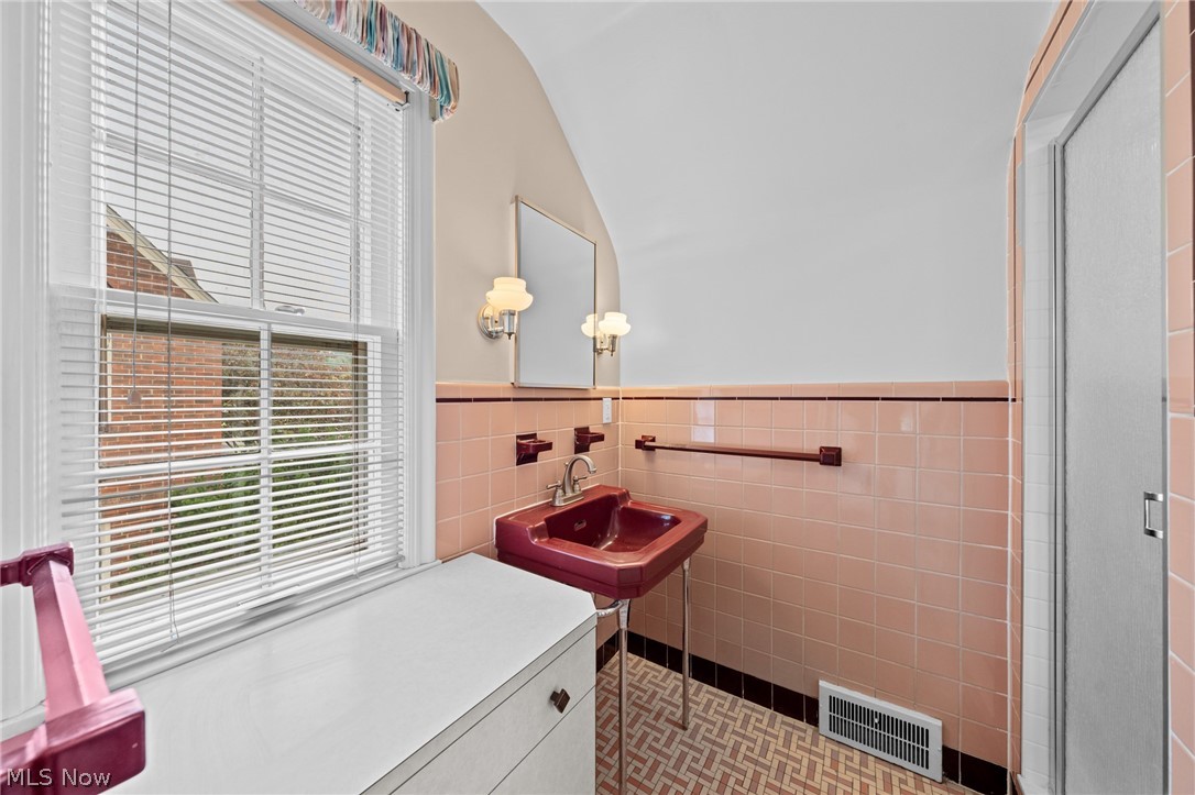 3727 Meadowbrook Boulevard University Heights OH 44118