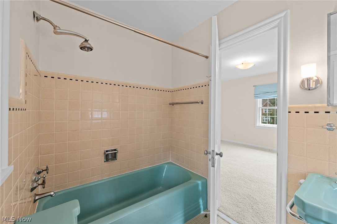 3727 Meadowbrook Boulevard University Heights OH 44118