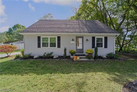 3292 Helmsdale Drive Akron OH 44312