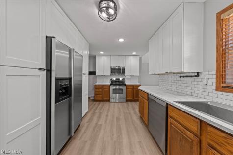 4690 W 11th Street Cleveland OH 44109