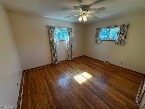 1708 Roselawn Road Mayfield Heights OH 44124
