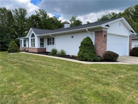 18511 Woodhaven Drive Strongsville OH 44149