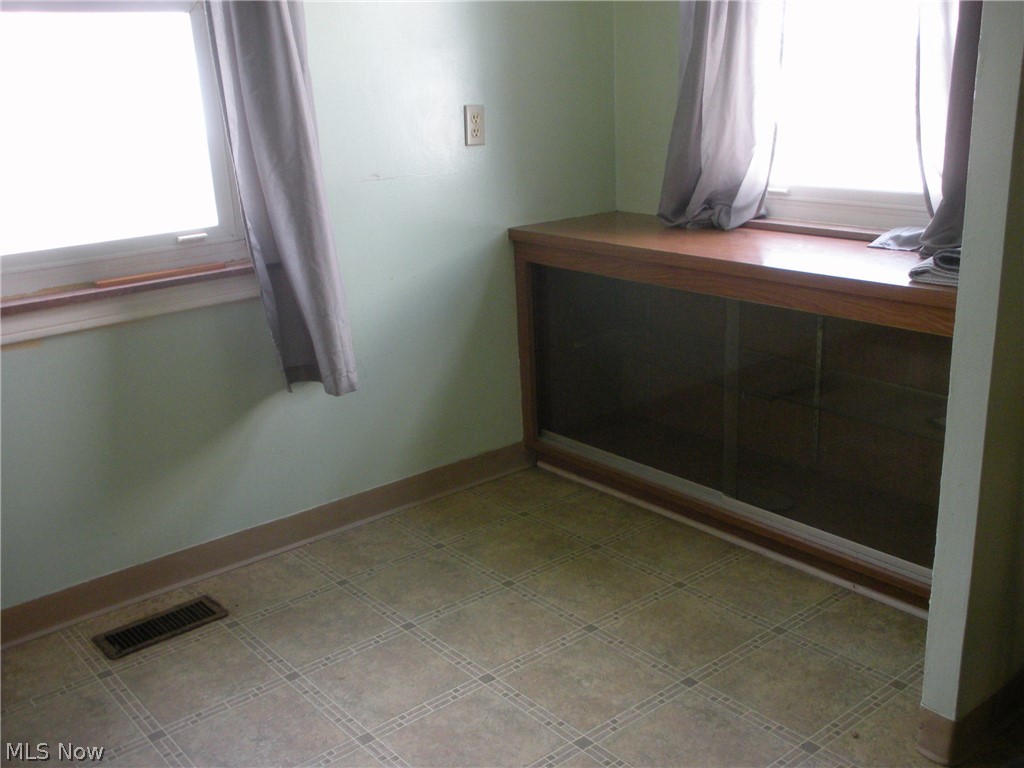 12503 Carrington Avenue Cleveland OH 44135