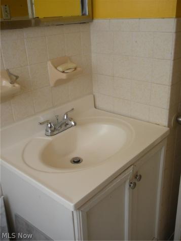 12503 Carrington Avenue Cleveland OH 44135