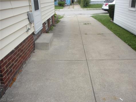 12503 Carrington Avenue Cleveland OH 44135
