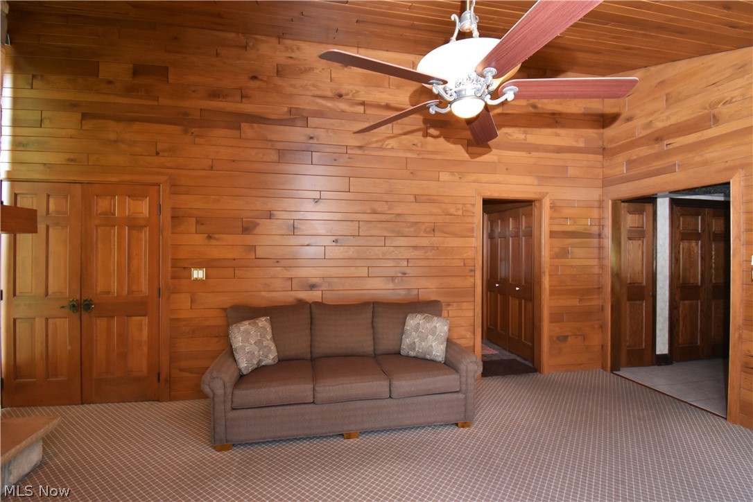 7134 Pine Grove Drive Hubbard OH 44425