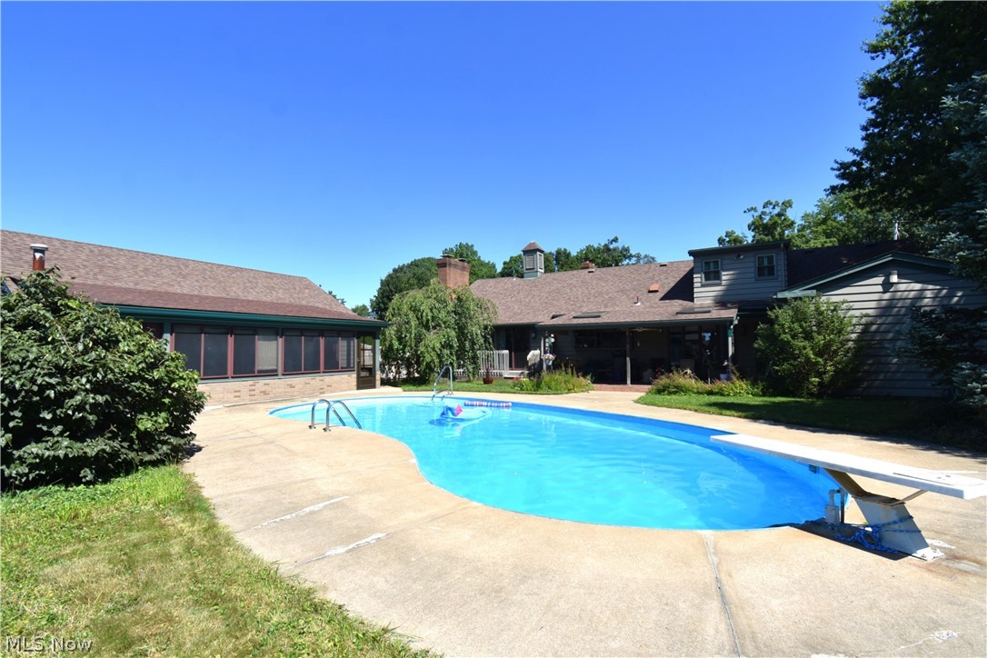 7134 Pine Grove Drive Hubbard OH 44425