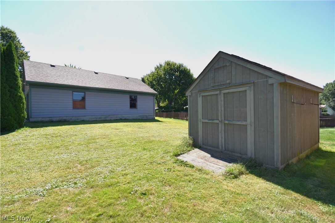 7134 Pine Grove Drive Hubbard OH 44425