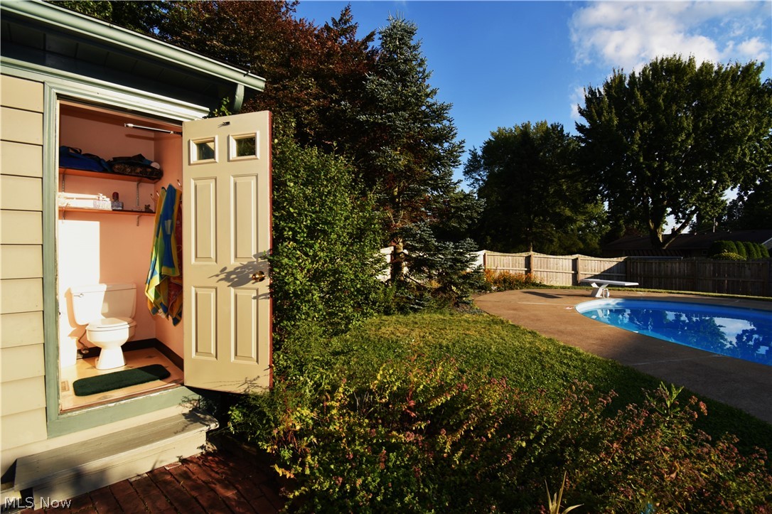 7134 Pine Grove Drive Hubbard OH 44425