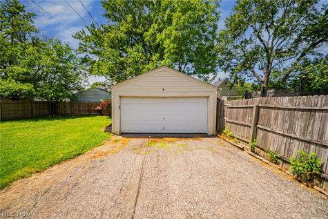 172 Brandtson Avenue Elyria OH 44035