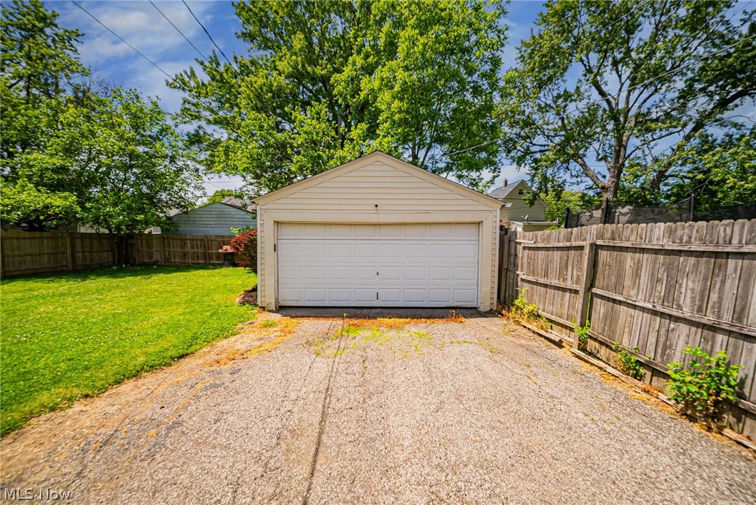 172 Brandtson Avenue Elyria OH 44035