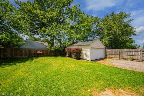 172 Brandtson Avenue Elyria OH 44035