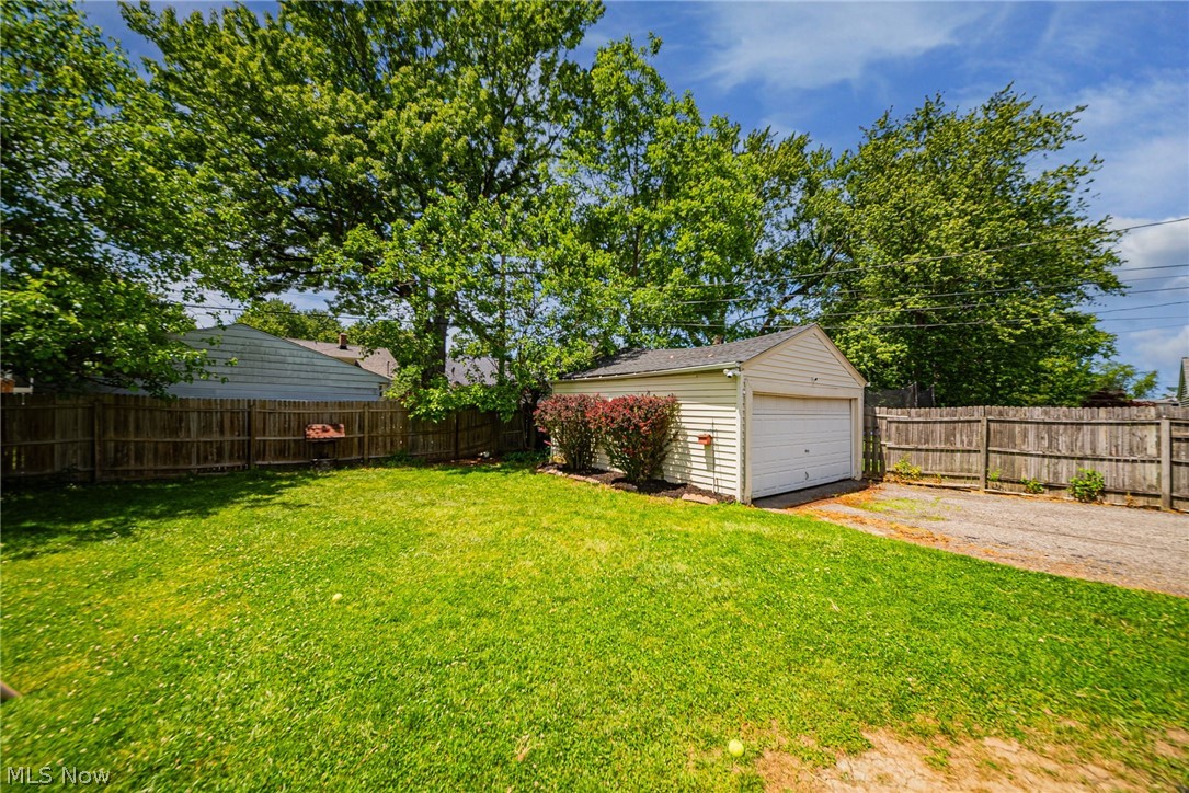 172 Brandtson Avenue Elyria OH 44035