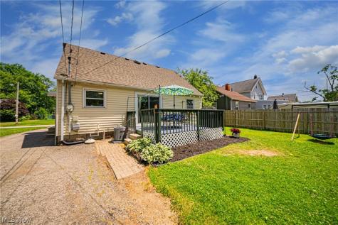 172 Brandtson Avenue Elyria OH 44035
