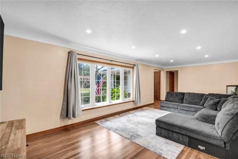 4827 Maple Street Willoughby OH 44094