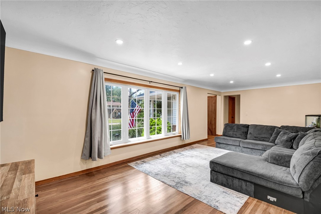 4827 Maple Street Willoughby OH 44094