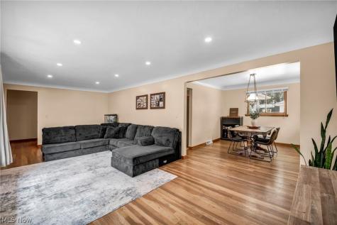 4827 Maple Street Willoughby OH 44094