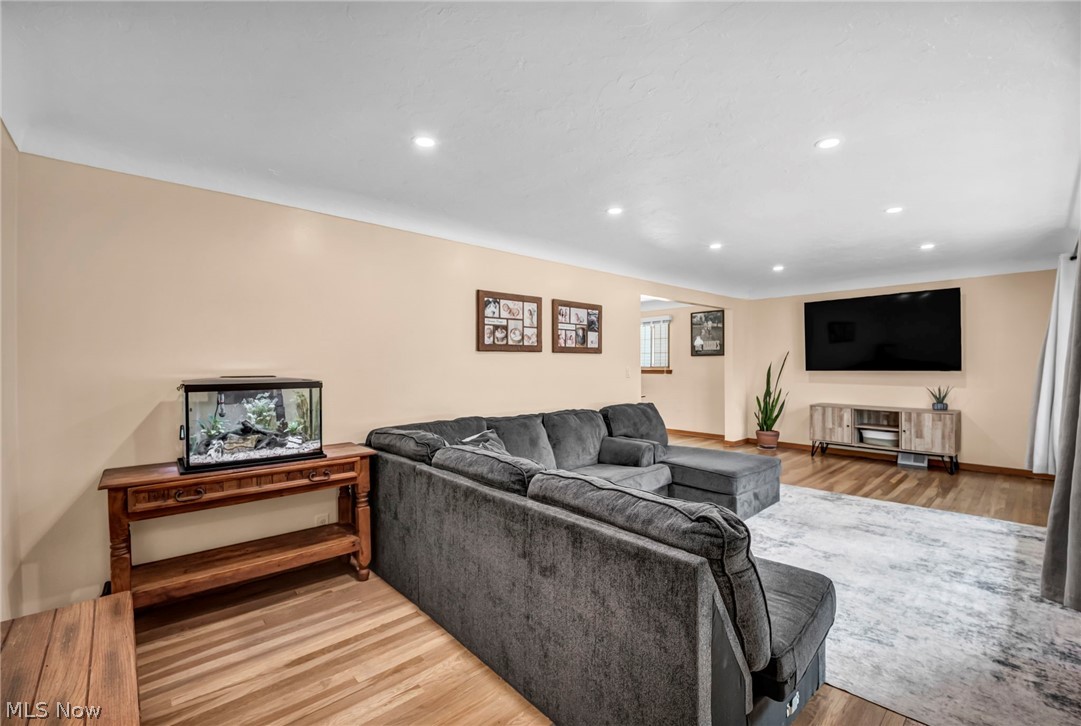 4827 Maple Street Willoughby OH 44094