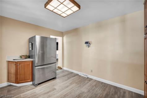 4827 Maple Street Willoughby OH 44094