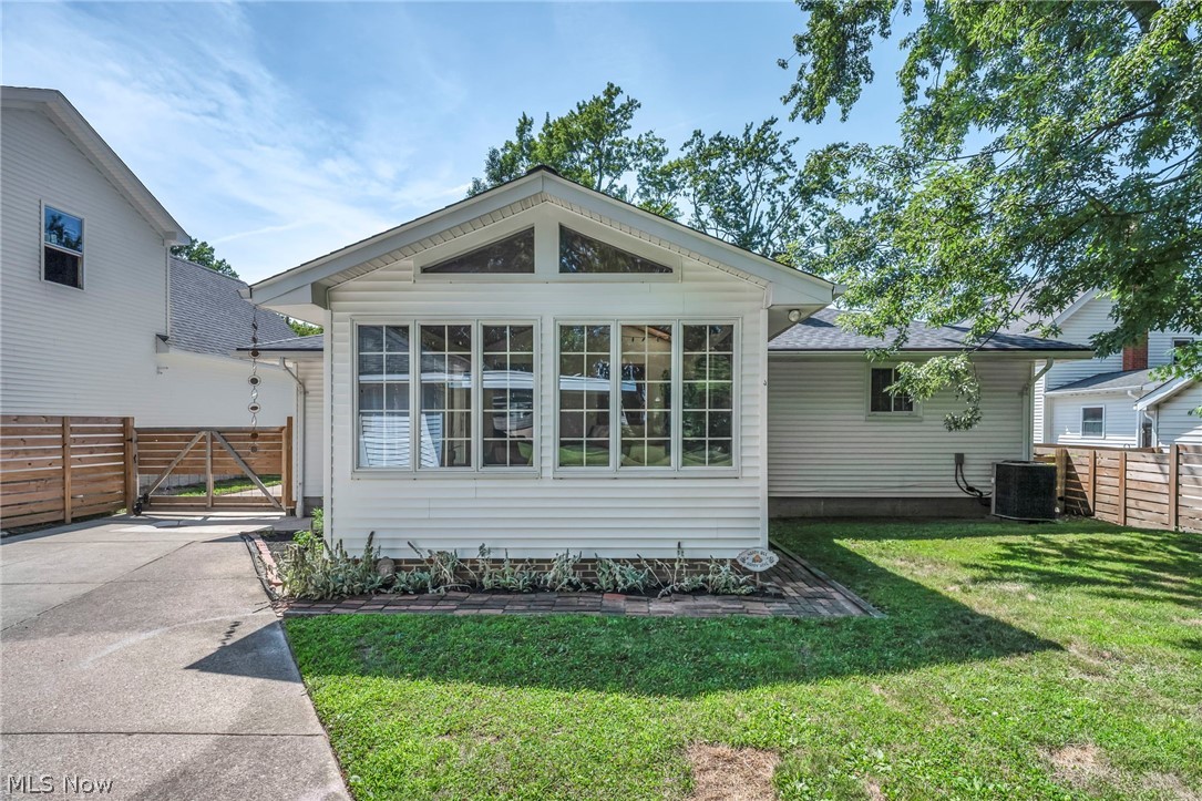 4827 Maple Street Willoughby OH 44094