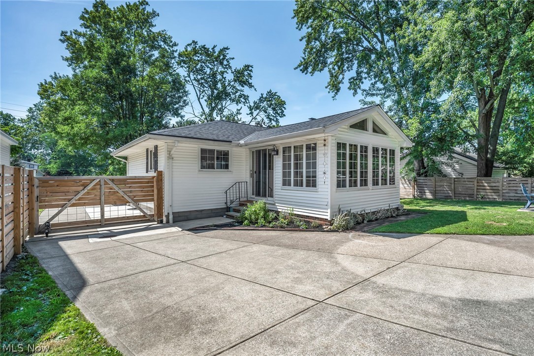 4827 Maple Street Willoughby OH 44094