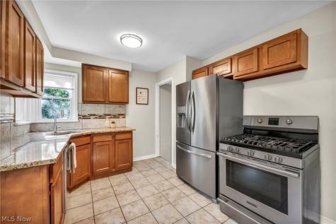 60 Greencroft Road Bedford OH 44146