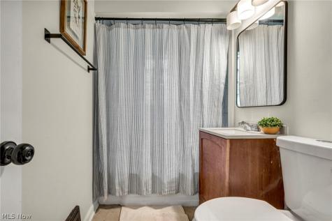 60 Greencroft Road Bedford OH 44146
