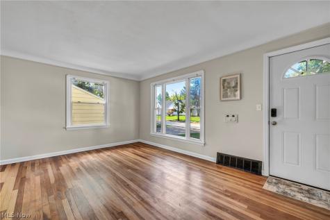60 Greencroft Road Bedford OH 44146