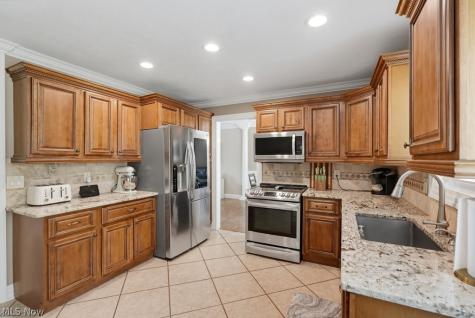 7875 Newcomb Drive Parma OH 44129