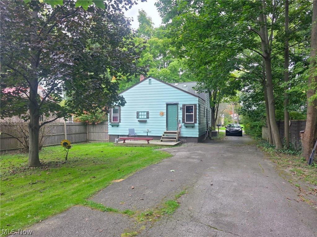 36 Benton Street Austintown OH 44515