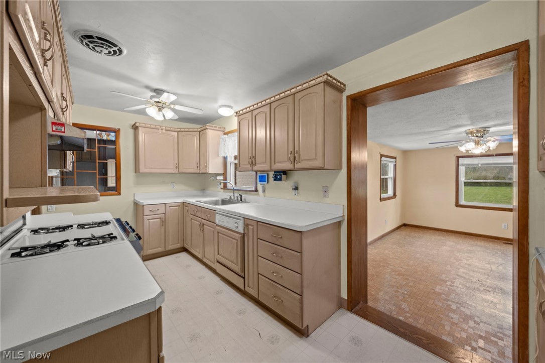 2031 W Pleasant Valley Road Parma OH 44134