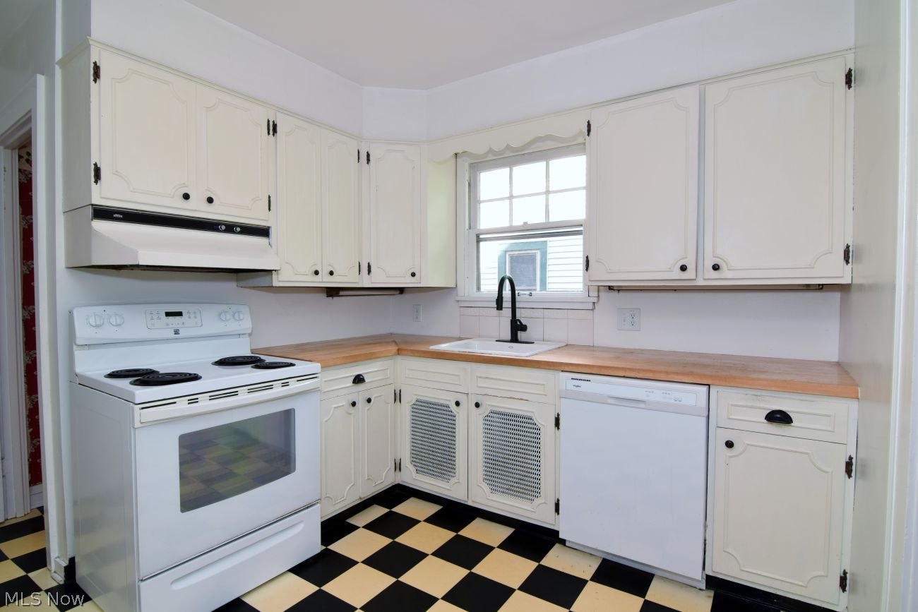 3549 Cedarbrook Road University Heights OH 44118