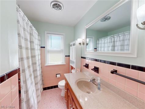 1179 Roland Road Lyndhurst OH 44124