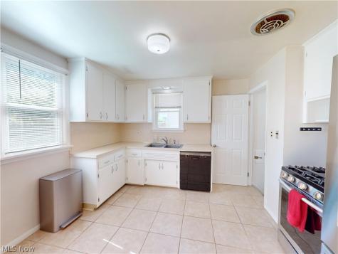 1179 Roland Road Lyndhurst OH 44124