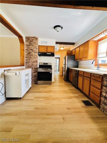2711 Ironwood Street Cuyahoga Falls OH 44221