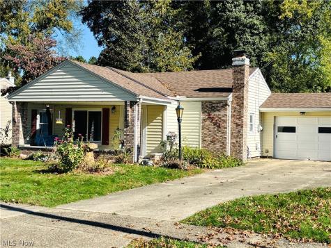 2711 Ironwood Street Cuyahoga Falls OH 44221