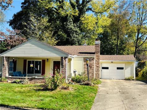 2711 Ironwood Street Cuyahoga Falls OH 44221