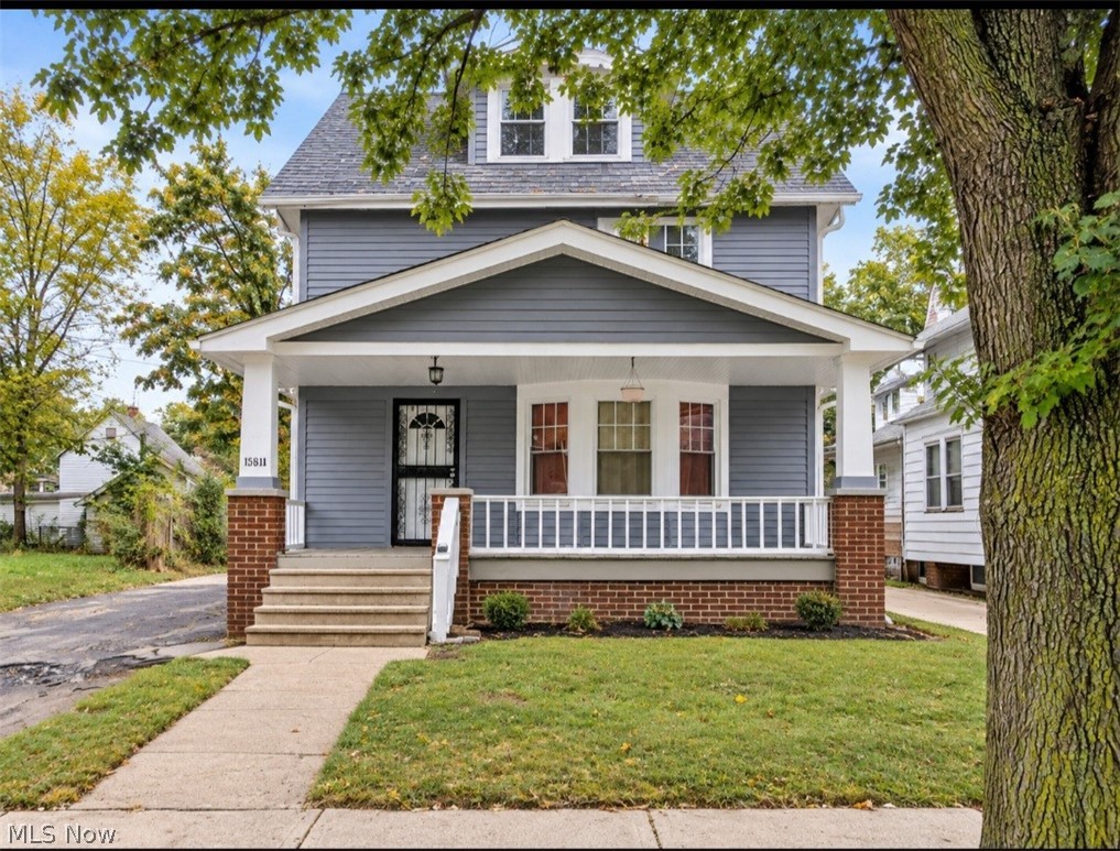 15811 Huntmere Avenue Cleveland OH 44110