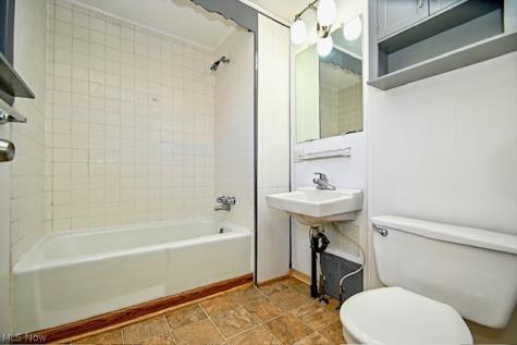 126 Lake Avenue NE Massillon OH 44646