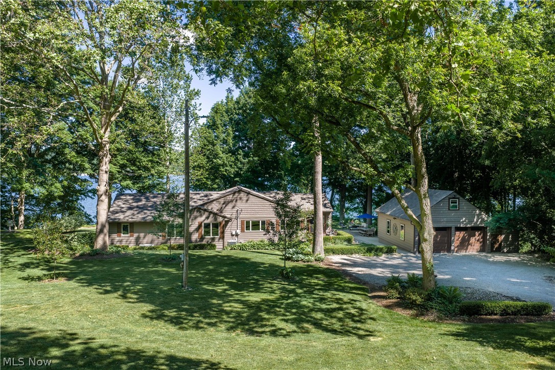 8745 Locust Street SW Sherrodsville OH 44675