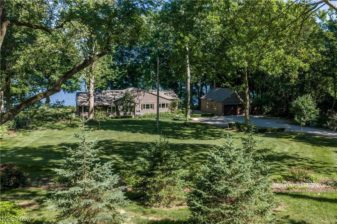 8745 Locust Street SW Sherrodsville OH 44675