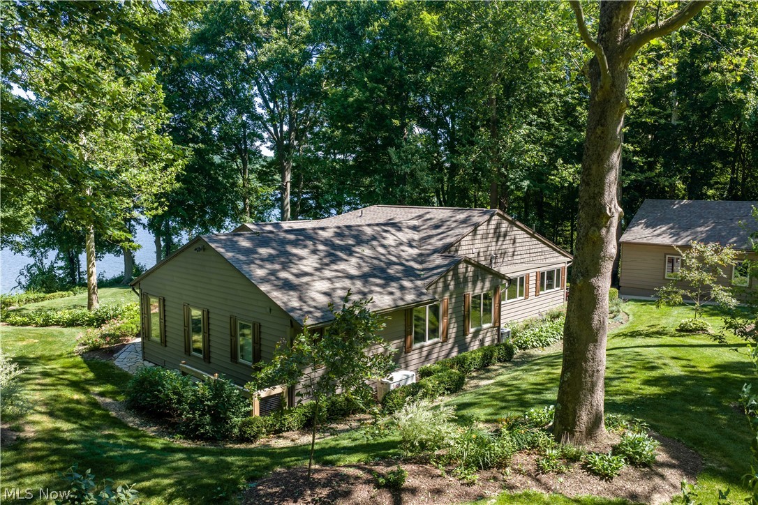8745 Locust Street SW Sherrodsville OH 44675