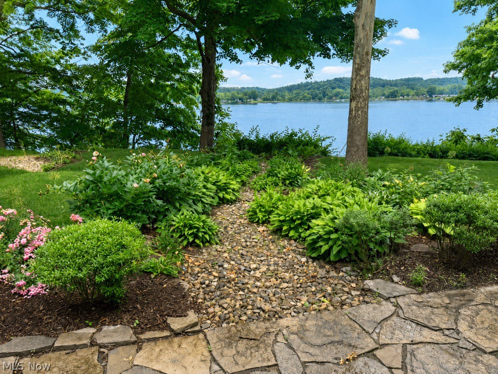 8745 Locust Street SW Sherrodsville OH 44675