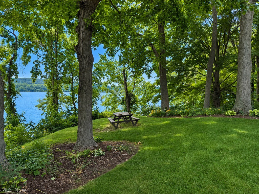 8745 Locust Street SW Sherrodsville OH 44675