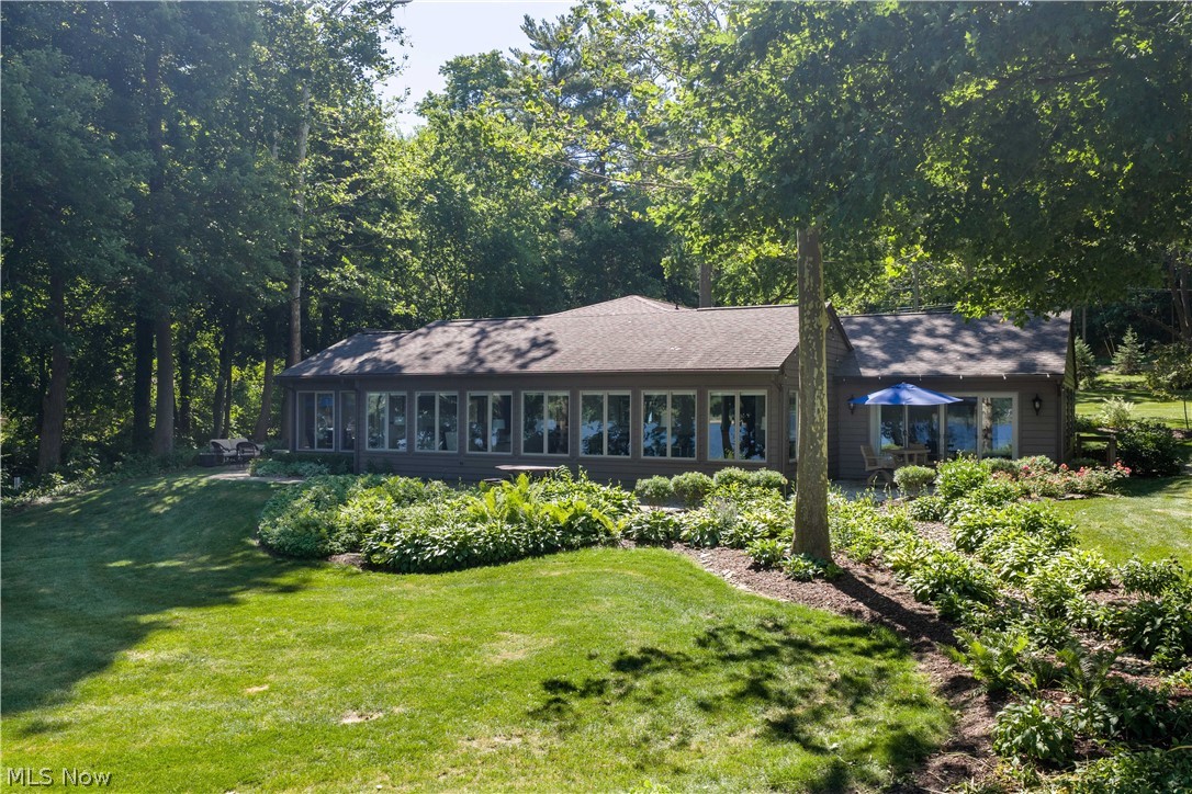 8745 Locust Street SW Sherrodsville OH 44675