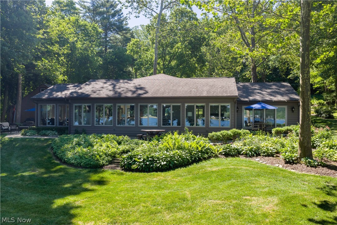 8745 Locust Street SW Sherrodsville OH 44675
