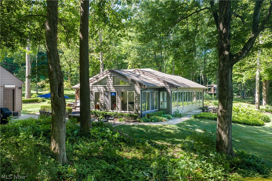 8745 Locust Street SW Sherrodsville OH 44675