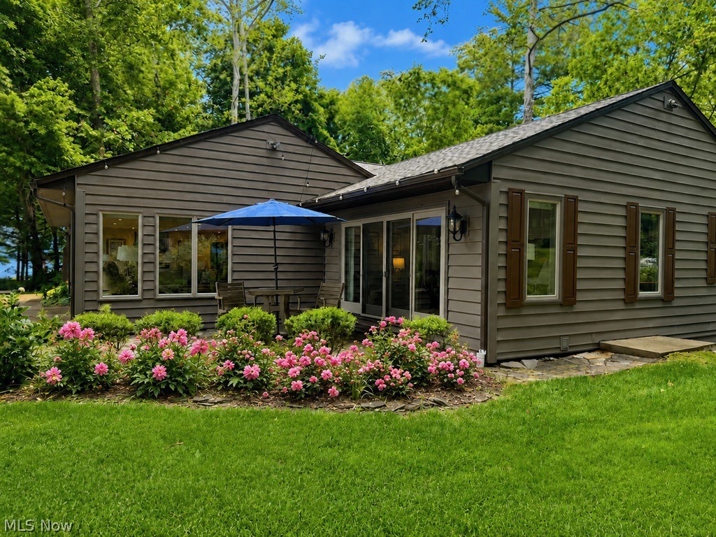 8745 Locust Street SW Sherrodsville OH 44675