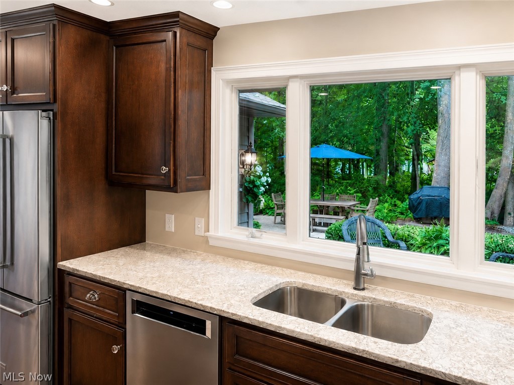 8745 Locust Street SW Sherrodsville OH 44675