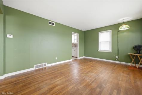 13216 Crossburn Avenue Cleveland OH 44135